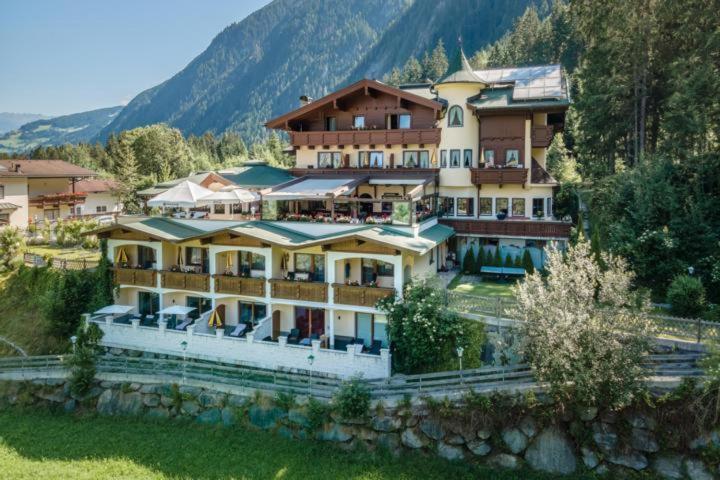 Hotel Laendenhof Superior Mayrhofen Dış mekan fotoğraf